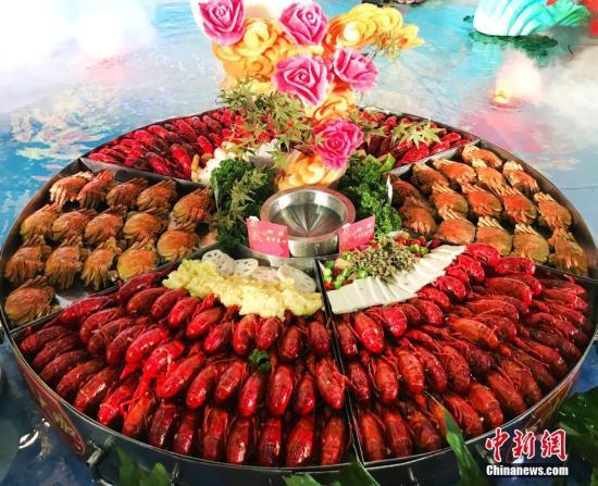 小龍蝦橫行德國柏林 政府鼓勵吃貨們大快朵頤！