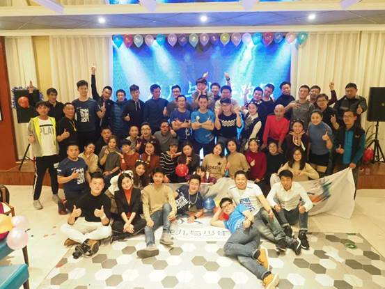 說明: C:Userswangq1317Desktop（新聞）2018甜蜜跑即將起跑，賽道跑團加油站成為最大亮點（新聞）2018甜蜜跑即將起跑，賽道跑團加油站成為最大亮點花兒與少年跑團.jpg