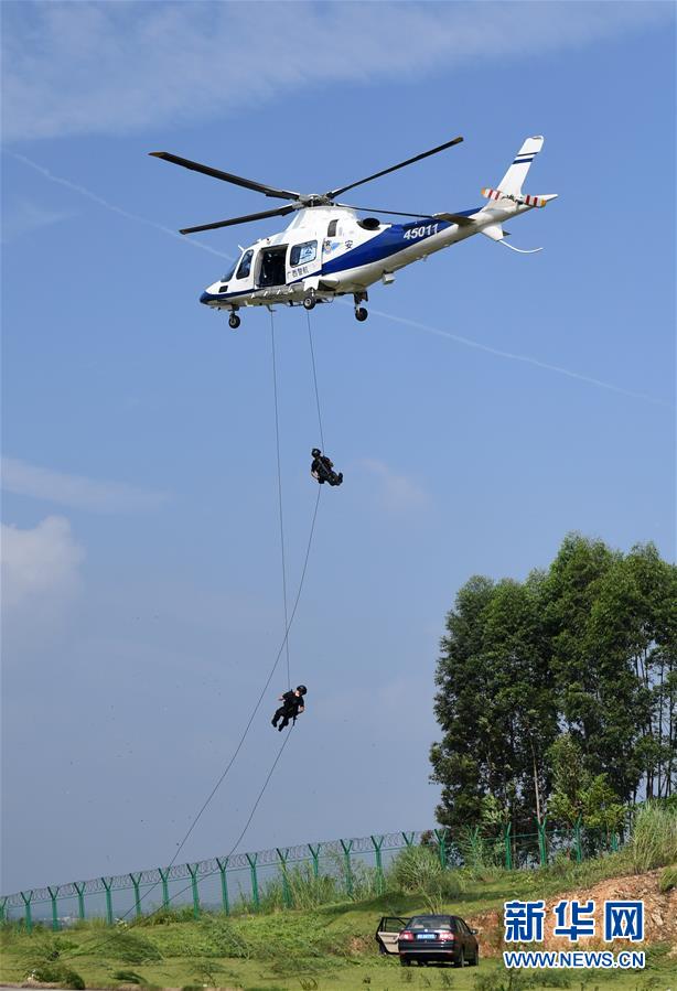 （社會(huì)）（3）廣西南寧：“空中110”“空中120”演練護(hù)平安