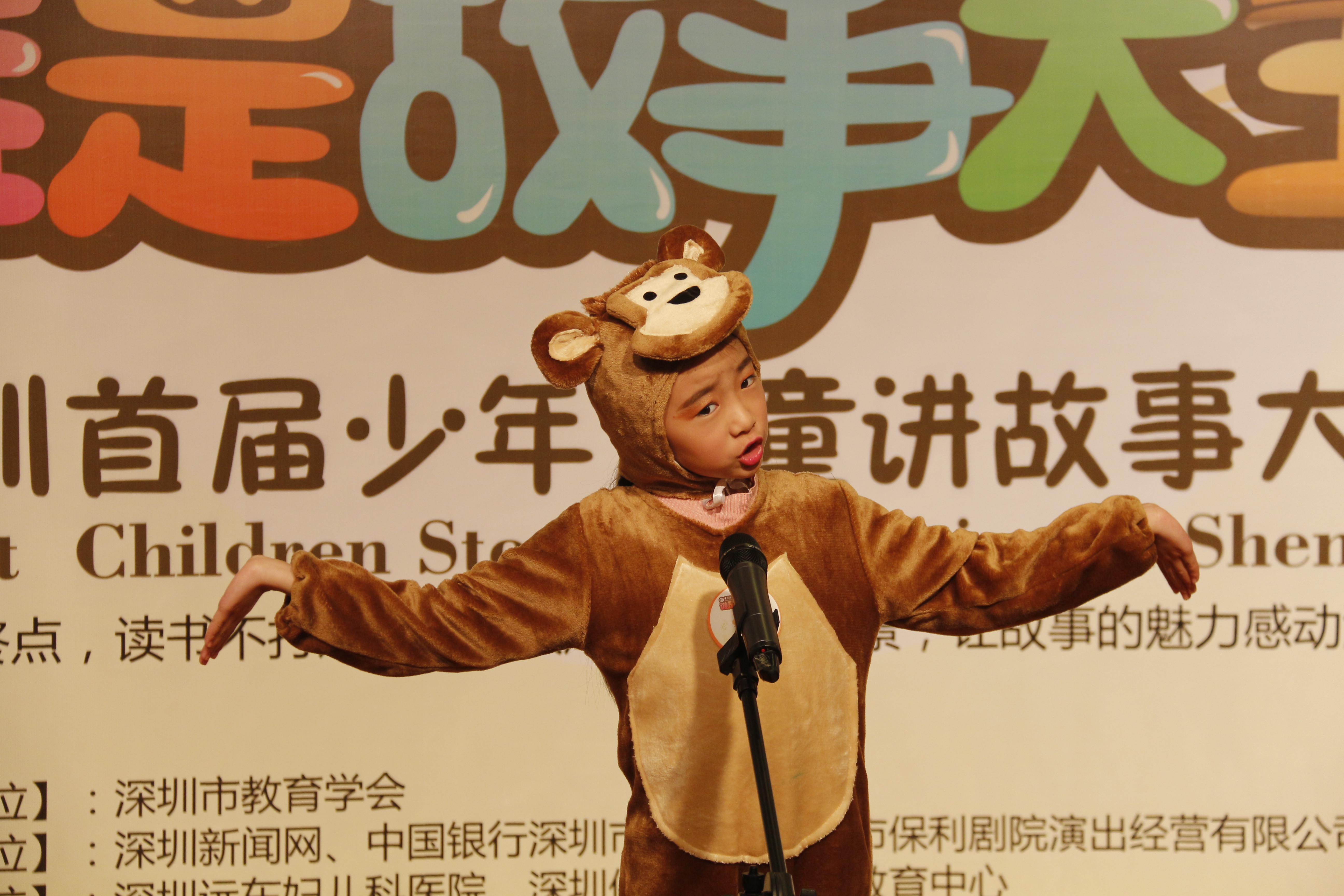 表情、動(dòng)作、著裝、演講面面俱到